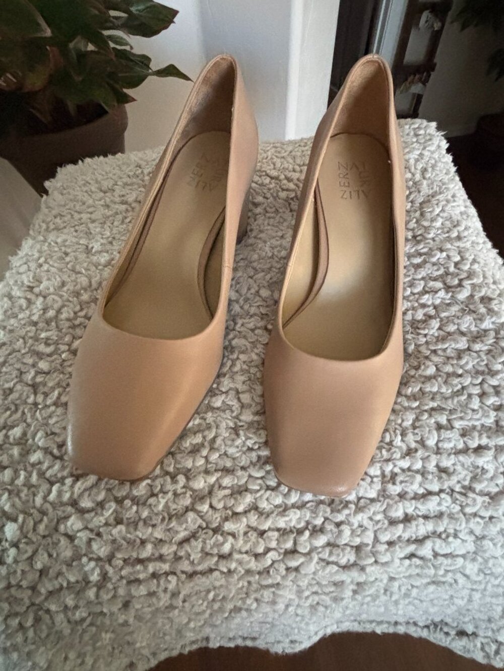 Naturalizer Nude Bone/Taupe Block Heel Pumps  Size 8.5 Wide  (Never Worn)